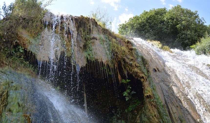 “Bir Yanı Yeşil, Bir Yanı Su: Gaziantep’in İki Doğa Mucizesi”