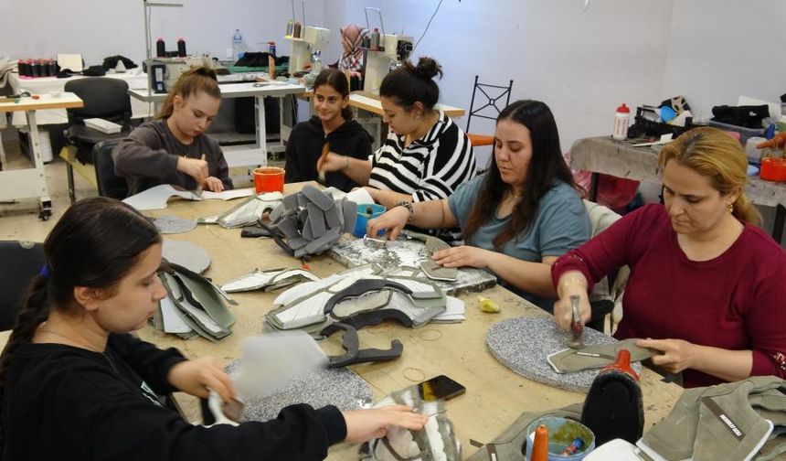 Ayakkabı Sektöründe Kadınlar Ustalaşıyor