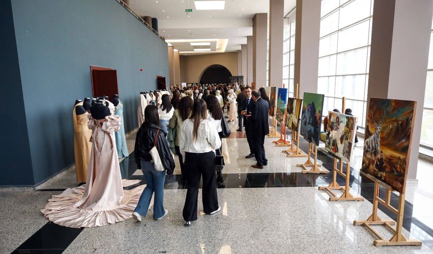 GAÜN’de Karma Sergi Sanatseverlerle Buluştu