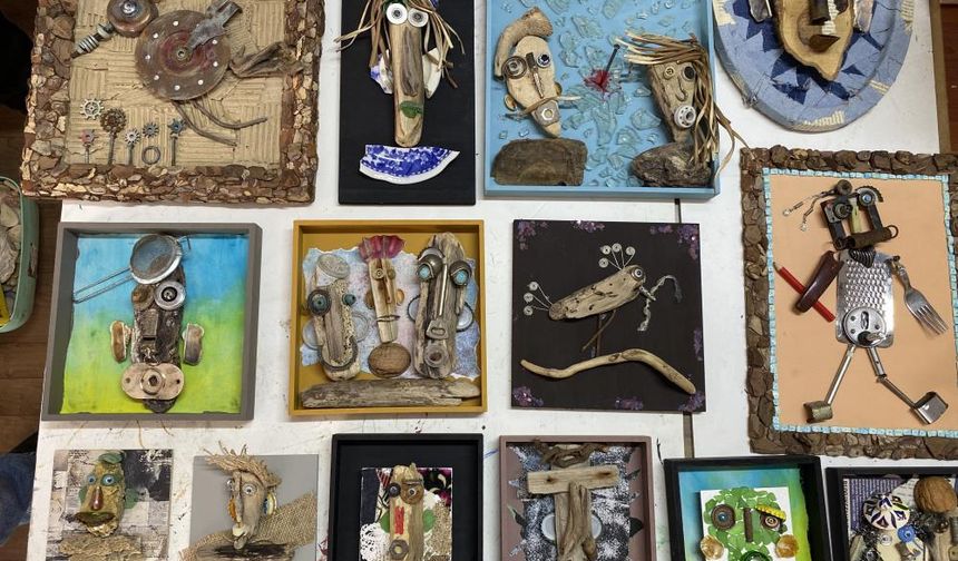 Denizden Topladıklarını Sanata Dönüştürdü