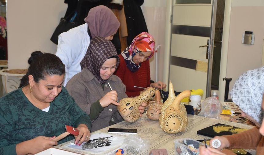 Ev Hanımları Üretiyor