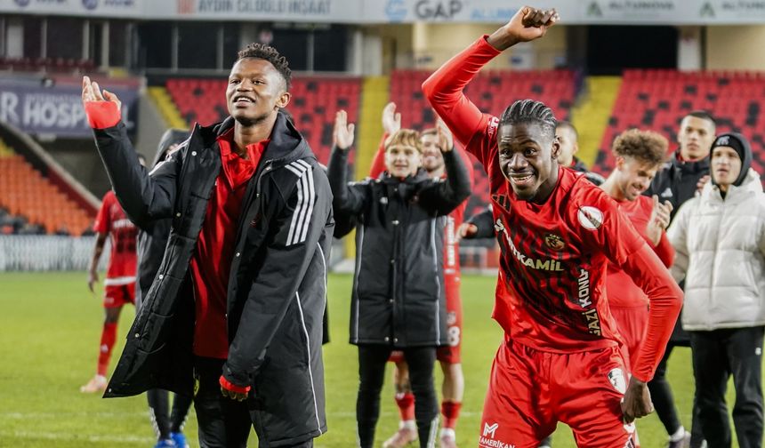 Yeni Transferler Sahne Aldı