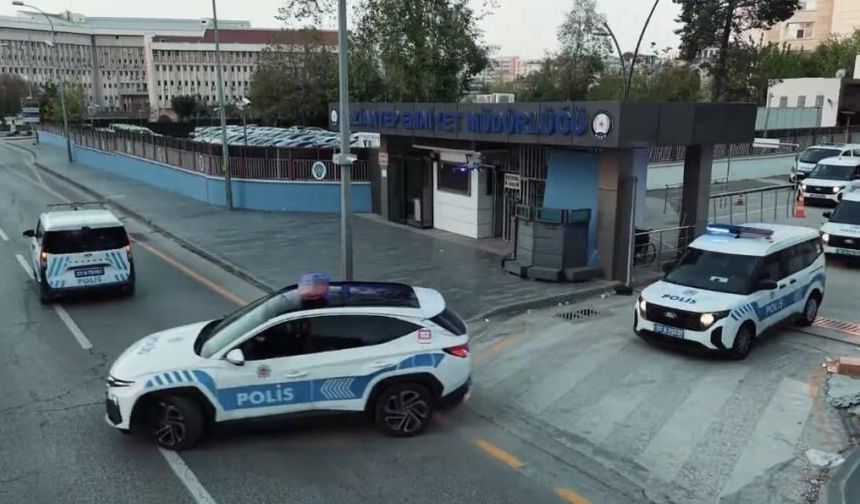 Gaziantep Emniyet Müdürlüğü Önünde Bomba Alarmı