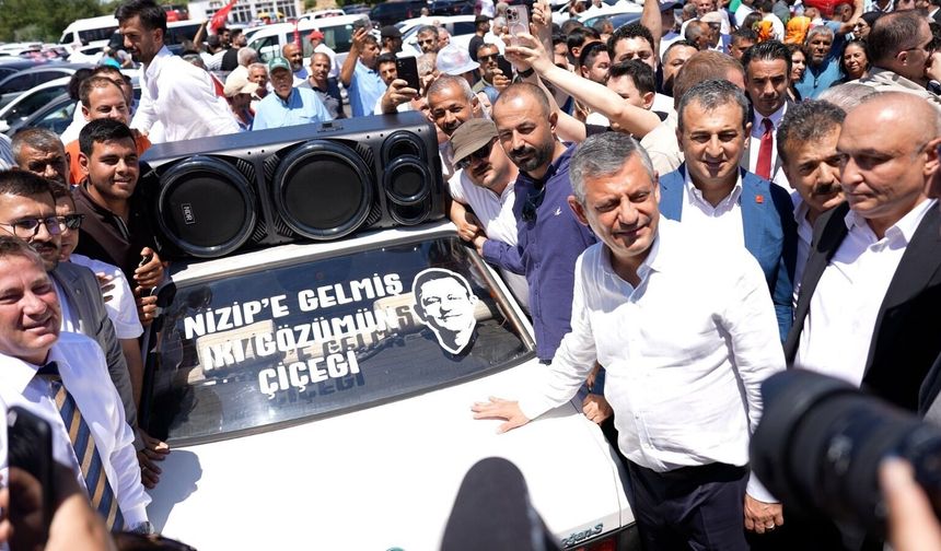 Nizipliler Özgür Özeli Bağrına Bastı