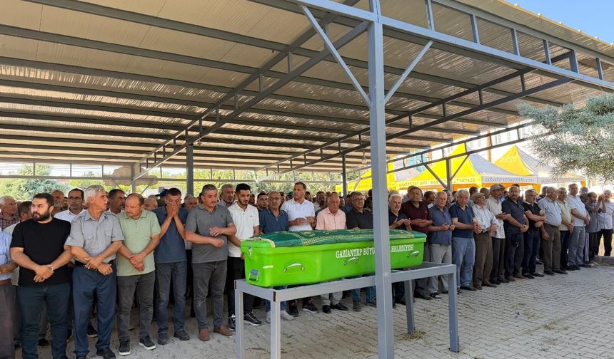 Sınava Giderken Ölen Genç Gözyaşlarıyla Defnedildi