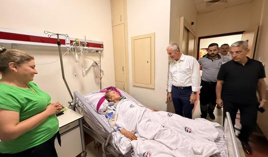 Başkan Tahmazoğlu'ndan hastalara moral ziyareti
