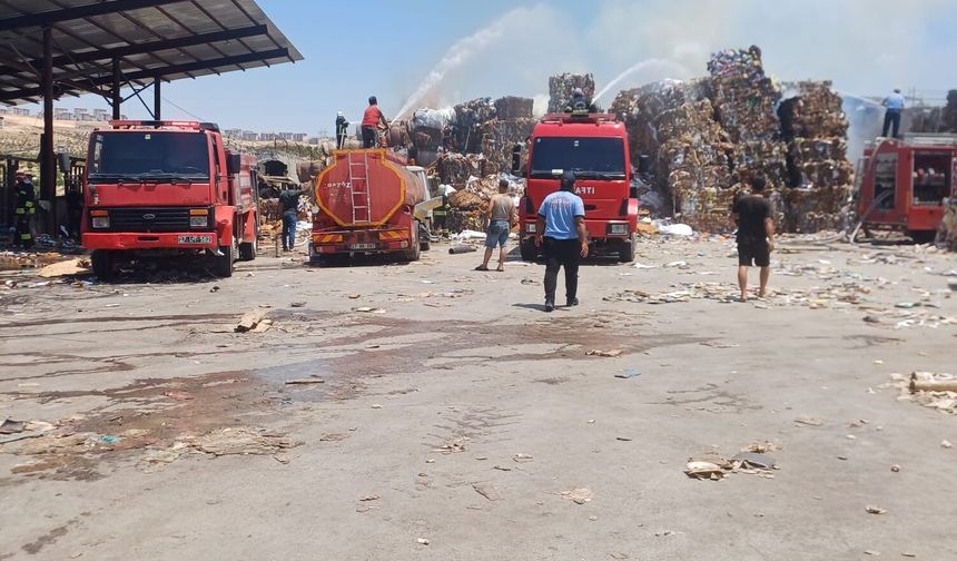 Gaziantep'te Kağıt Fabrikasında Yangın Çıktı