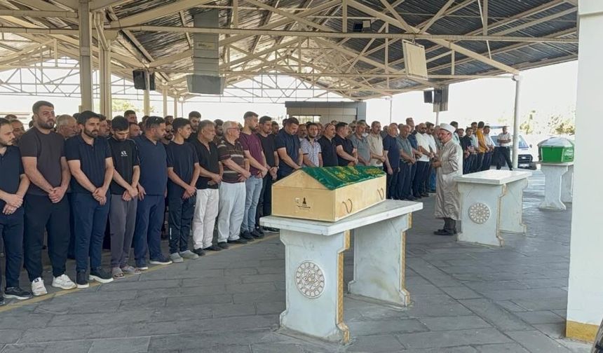 Gaziantep’te Minik Kadir’e Gözyaşlarıyla Veda