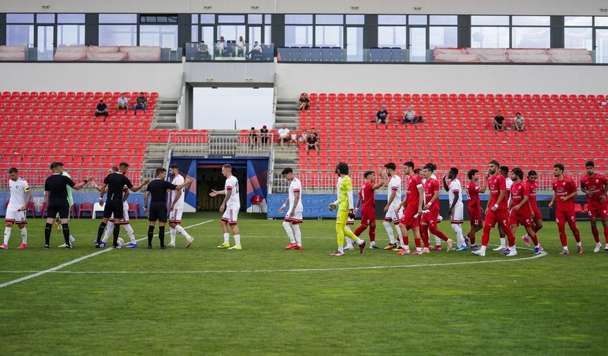 Radoi ilk provada kadroyu bozmadı
