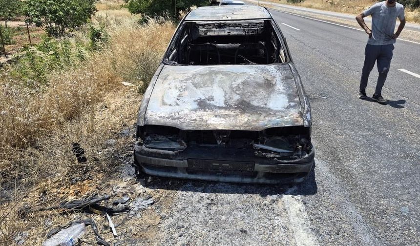 Seyir Halindeki Otomobil Alev Alev Yandı