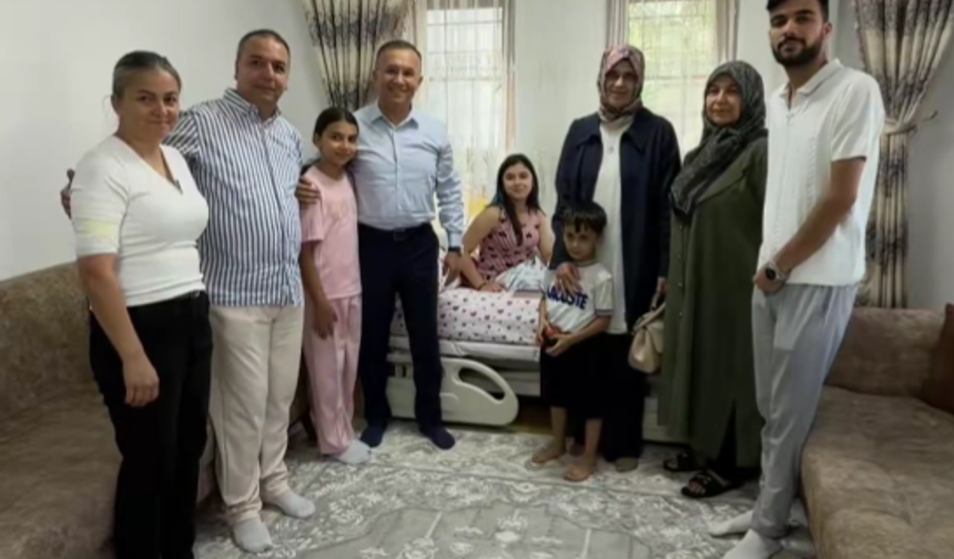 14 Yaşında 25 Ameliyat Geçiren Ömür'e Vali Çeber'den Destek