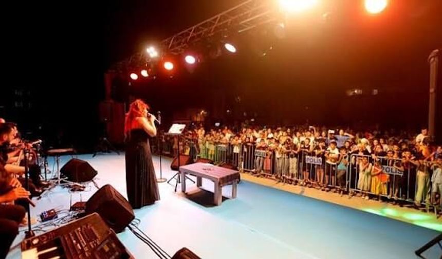 Büyükşehirden ilçelerde konser şöleni