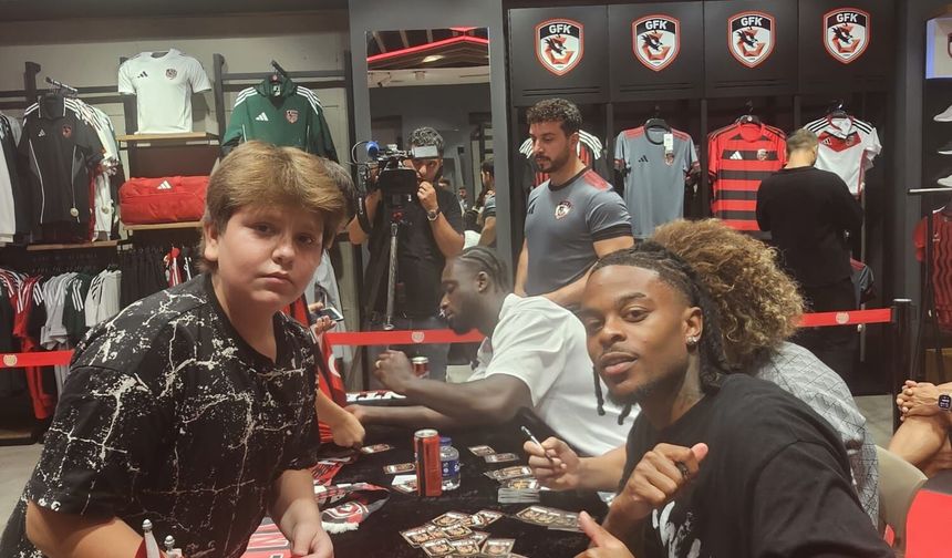 Gaziantep FK’lı Futbolcular Taraftarla Buluştu