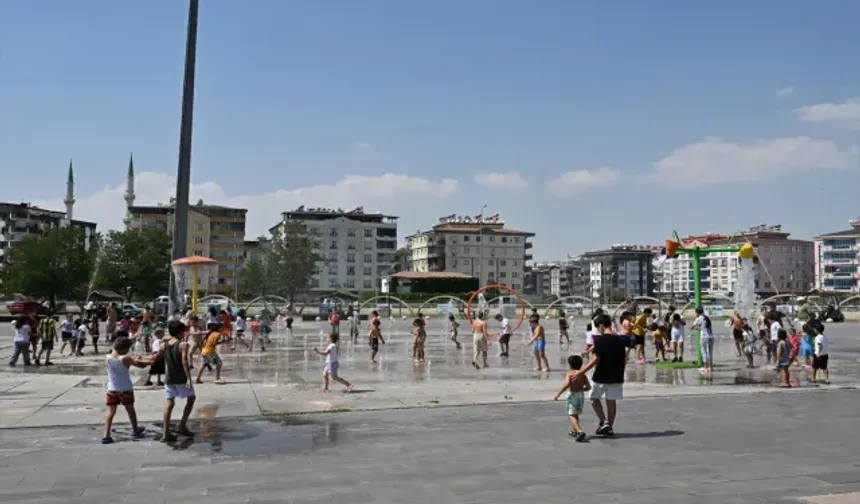 Gaziantep'te sıcak havaya fıskiyeli çözüm