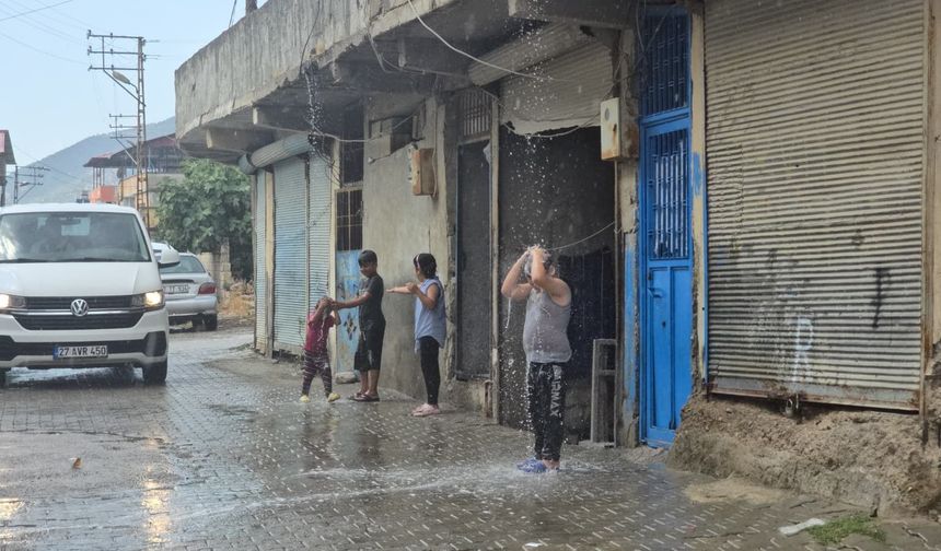 Gaziantep'te Aniden Bastıran Yağmur Serinletti