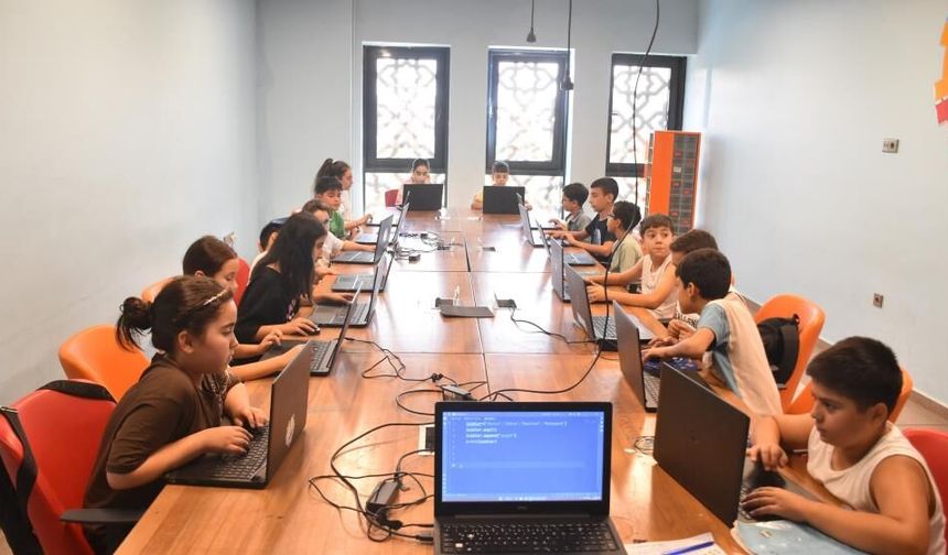 Şahinbey’in gençleri geleceğe hazırlanıyor