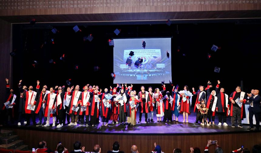 GAÜN’de Gençler Diplomalarına Kavuştu