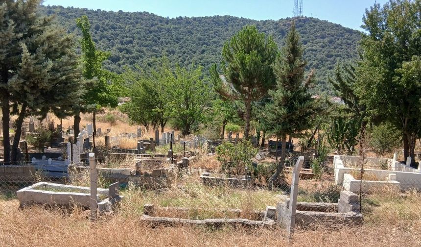 Acar Obalılar Mezarlığa Gitmeye Korkuyor