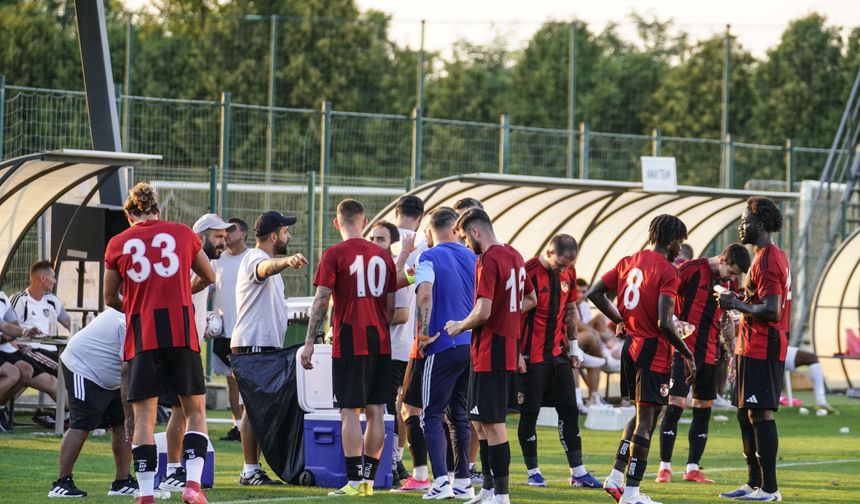 Radoi’nin ilk 11’i merak ediliyor