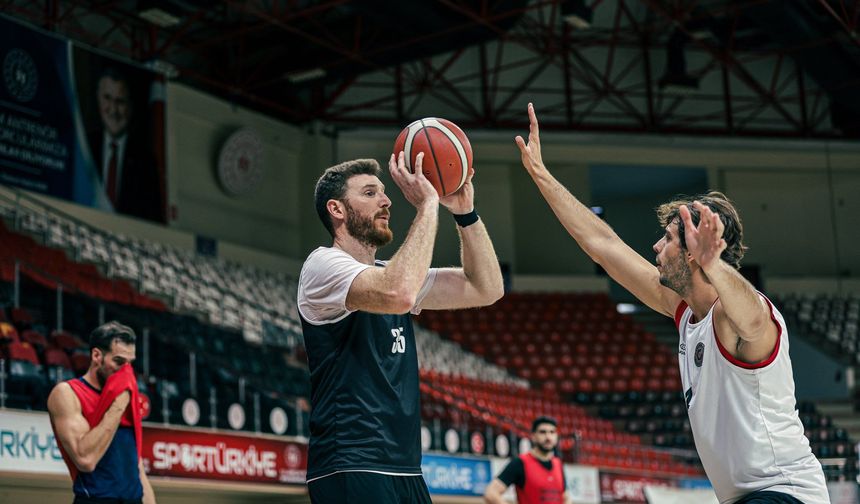 Dev Adamlar Şehitkamil Turnuvası İçin Sahaya İniyor