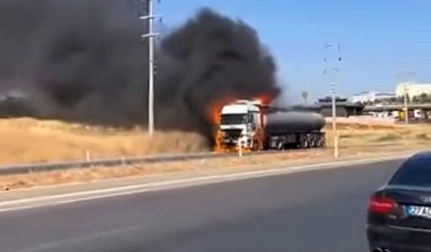Seyir halindeki tanker alevlere teslim oldu