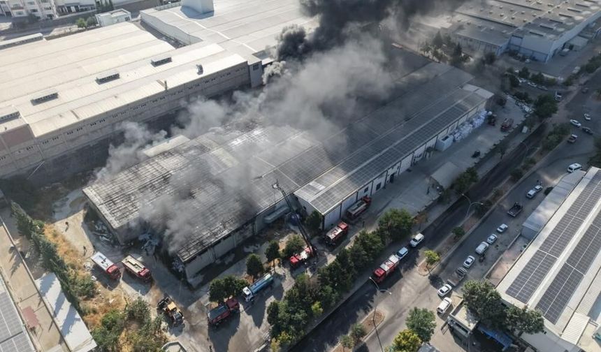 Gaziantep’te Fabrika Alevlere Teslim Oldu