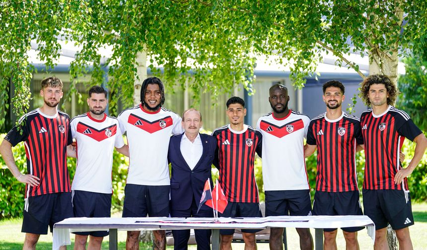 Yeni transferler taraftar karşısına çıkıyor