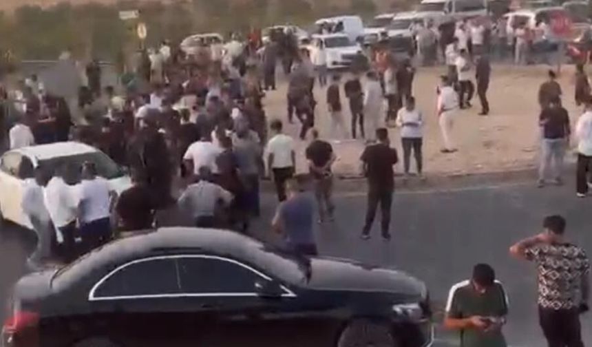 3 Kişinin Öldüğü Kazanın Ardından Yolu Kapattılar