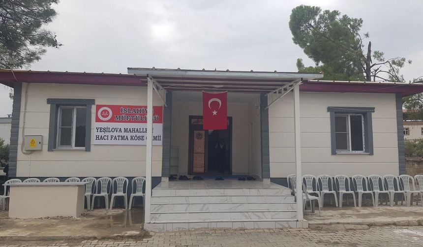 Depremde zarar gören cami yeniden açıldı