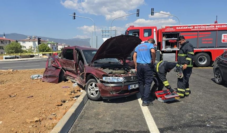 Dönüş yapmak isterken kaza yaptı