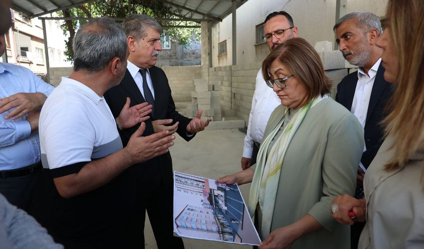 Fatma Şahin Karşıyaka'daki Dev Proje Alanını İnceledi