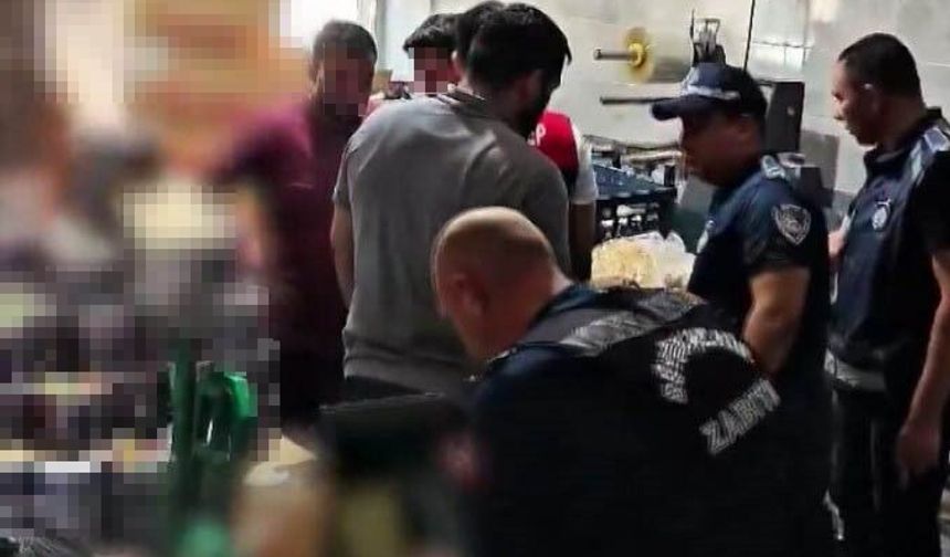 Gaziantep’te 2 kamyon dolusu bozuk ürün ele geçirildi