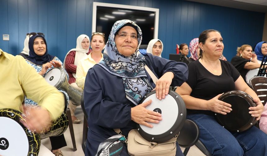 Gaziantep’te kadınlar darbuka ile stres atıyor