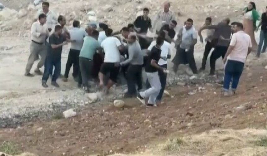 Gaziantep’te taş ve sopalar havada uçuştu