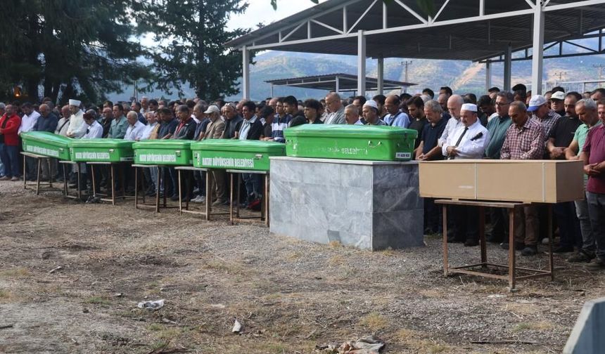 Gaziantep'teki Kazada Ölenler Defnedildi
