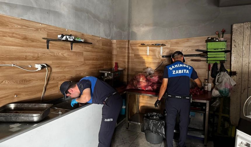 Şahinbey'de Skandal Görüntü: 500 Kilo Bozuk Et İmha Edildi