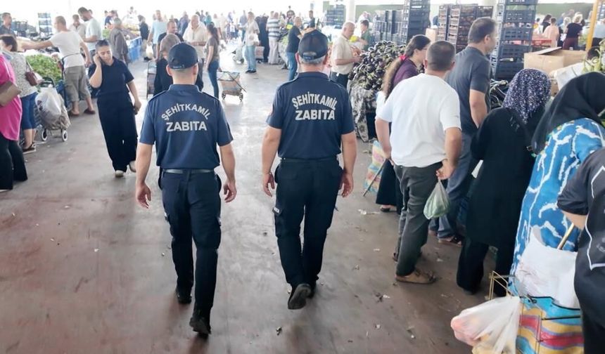 Zabıta ekipleri pazarları tek tek denetledi