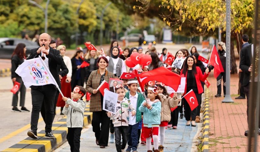 GAÜN'de Miniklerin Cumhuriyet Coşkusu