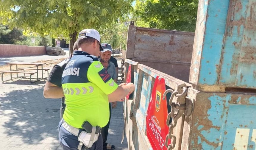 Gaziantep’te traktör sürücülerine trafik eğitimi verildi