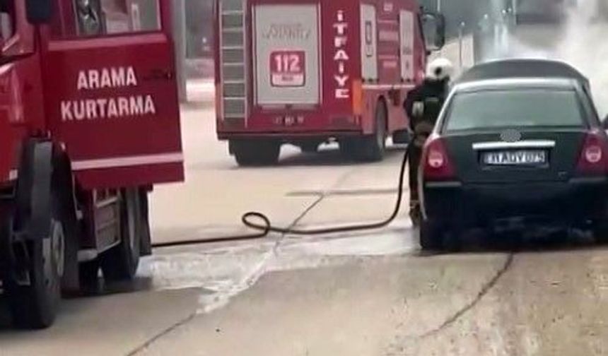 Gaziantep'te seyir halindeki otomobil yandı