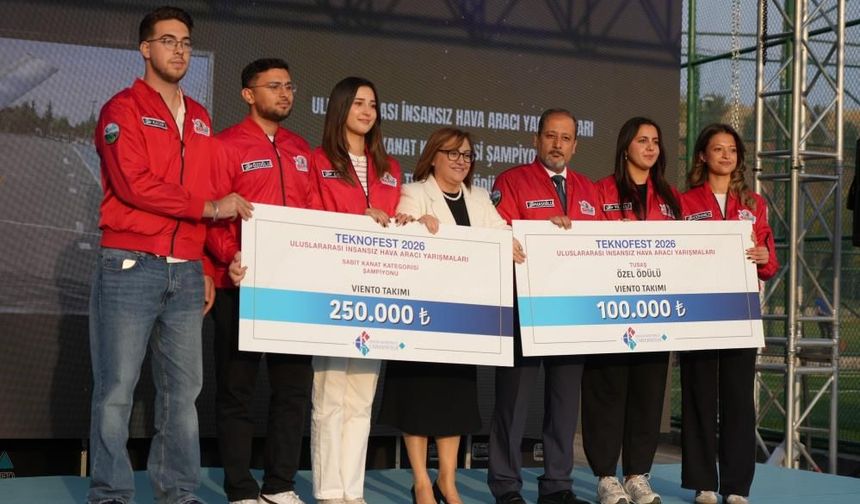 Akademik ve Sportif Başarılar Görkemli Törenle Ödüllendirildi