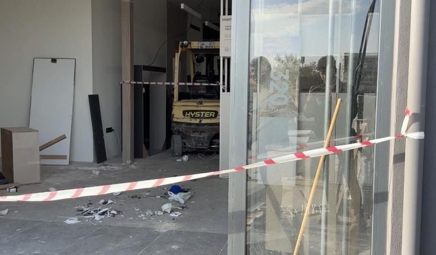 Kilolarca Ağırlıktaki Mermer İşçilerin Üzerlerine Devrildi