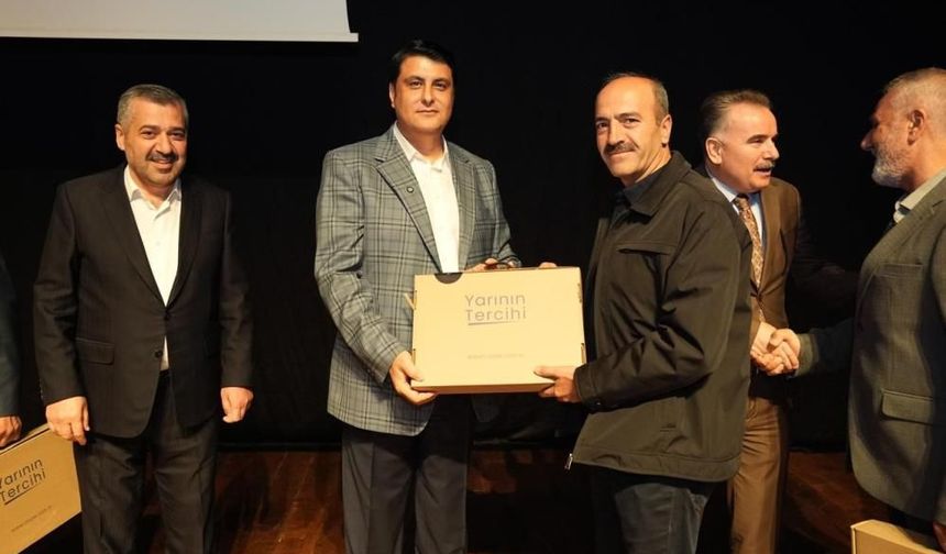 Başkan Yılmaz’dan 119 Muhtara Bilgisayar Desteği