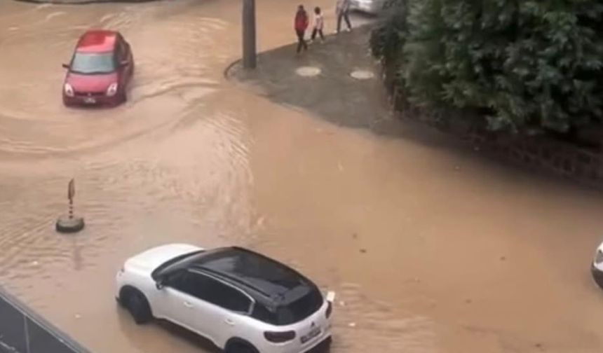 Gaziantep’te Sağanak Yağış Hayatı Olumsuz Etkiledi