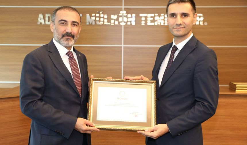 Yıldırım ve Sarıca mazbatalarını teslim aldı