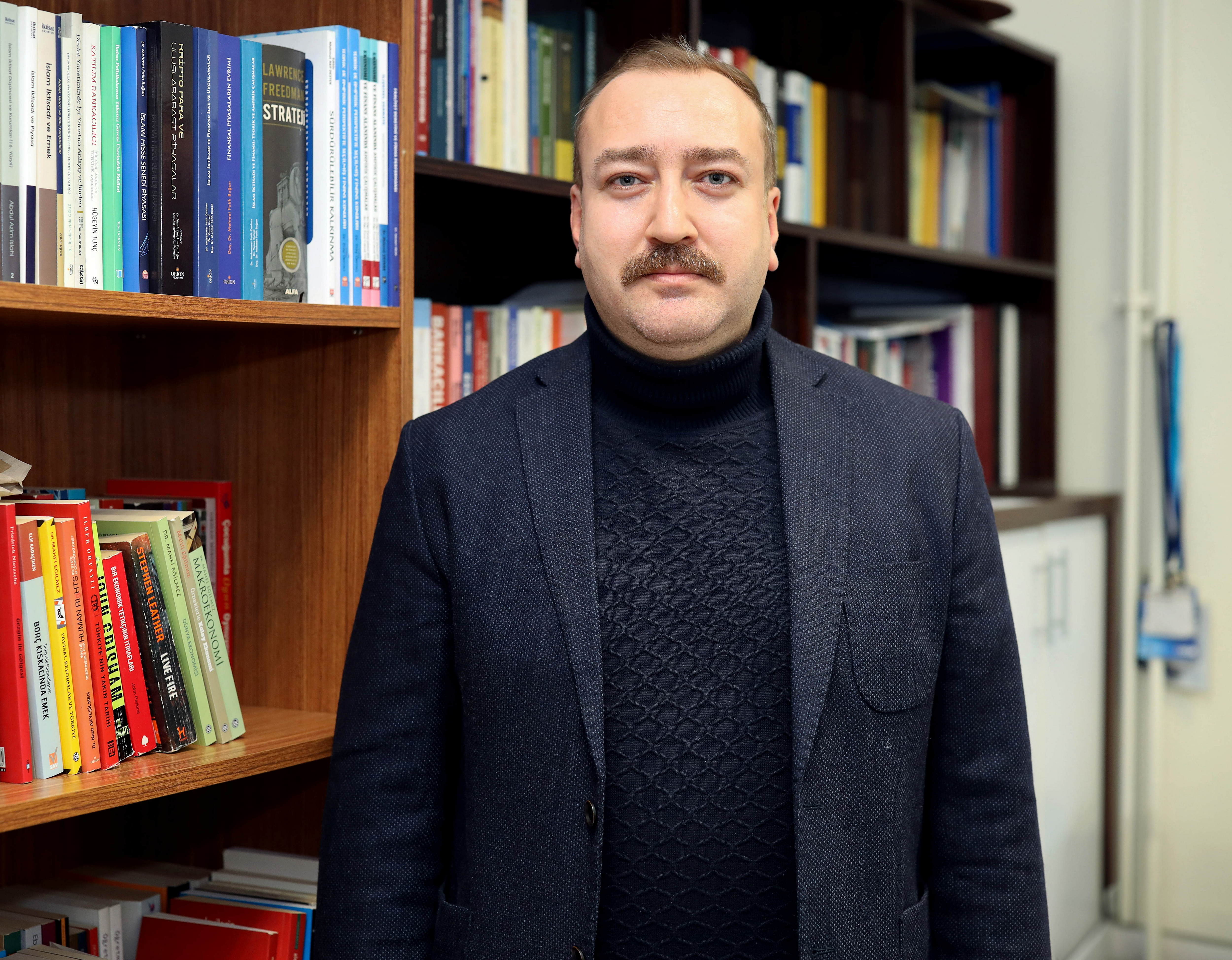 Gaün’lü Akademi̇syen Dünyanin En Başarili Ekonomi̇stler Li̇stesi̇nde Doç. Dr. Mehmet Akif Destek