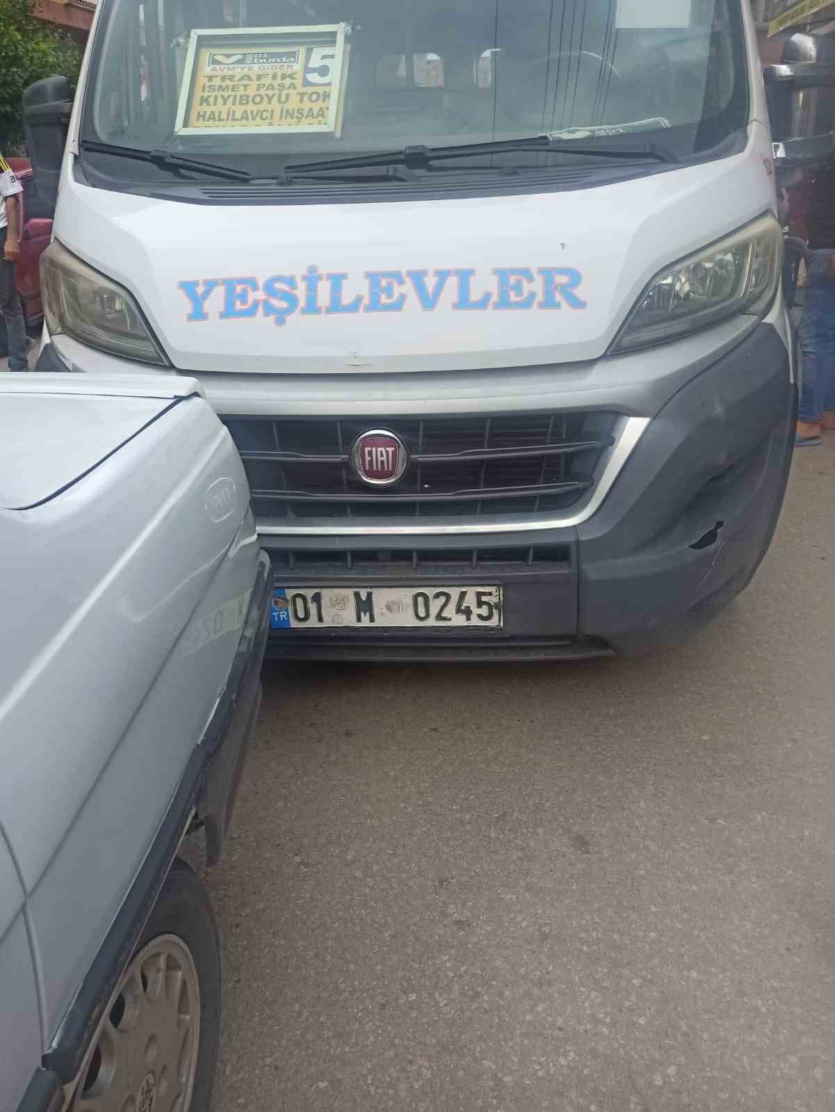 Adana Dolmuş Şoförü Yol Verme Meselesi Yüzünden Tartışan Ağabey Ve Kardeşi Feci Şekilde Darp Edildi.