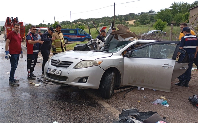 Adıyaman Gaziantep Tırla Çarpışan Otomobildeki 2 Kişi Öldü, 3 Kişi Yaralandı