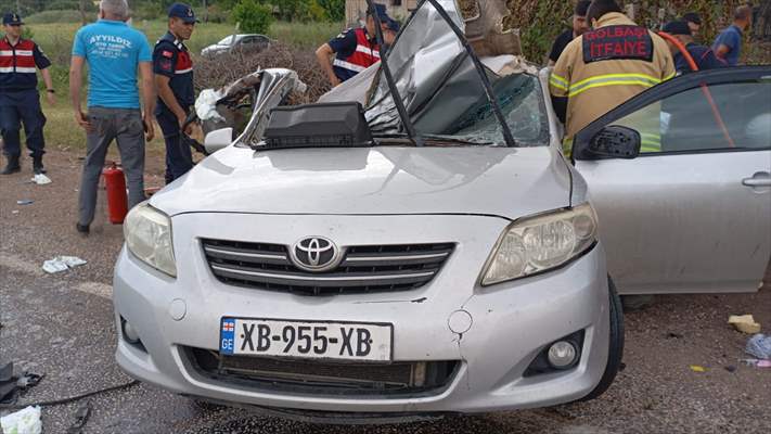 Adıyaman Tırla Çarpışan Otomobildeki 2 Kişi Öldü, 3 Kişi Yaralandı