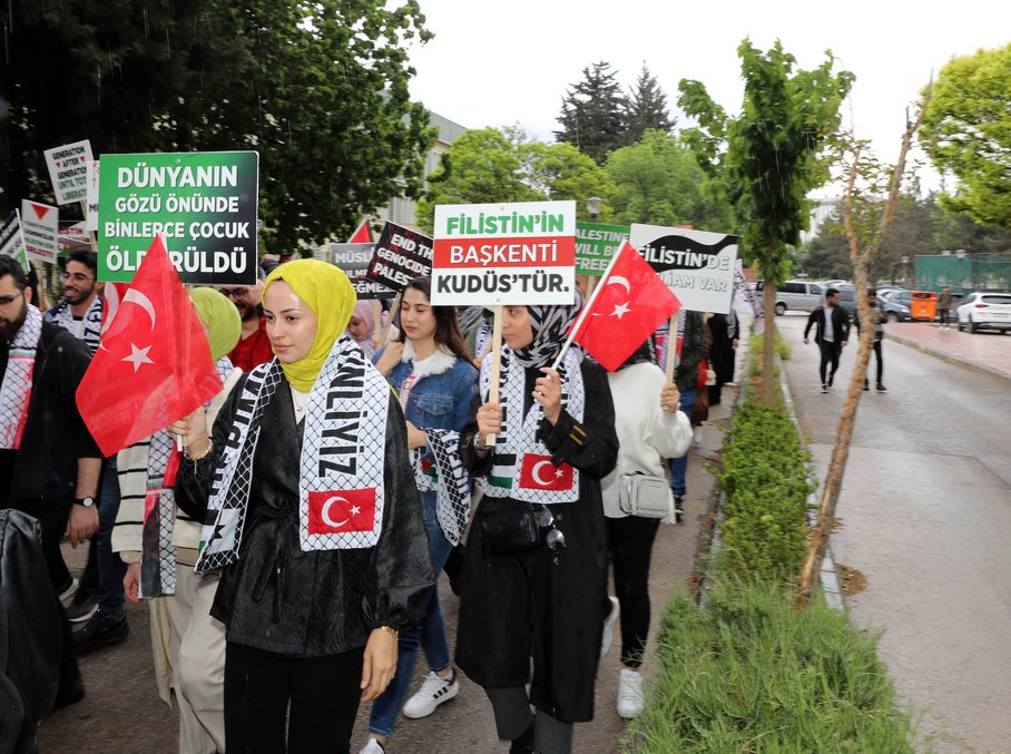 Gaün Öğrenci̇leri̇ Fi̇li̇sti̇n İçi̇n Yürüdü 5